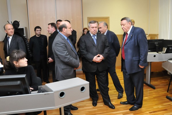 Губернатор Ростовской области В.Ю.
Голубев посетил РГУПС